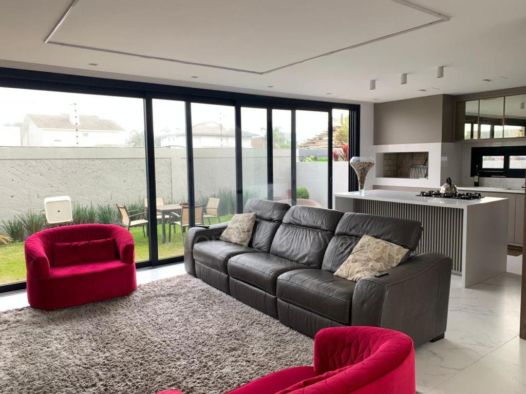 Casa em Condominio 4 dormitorios