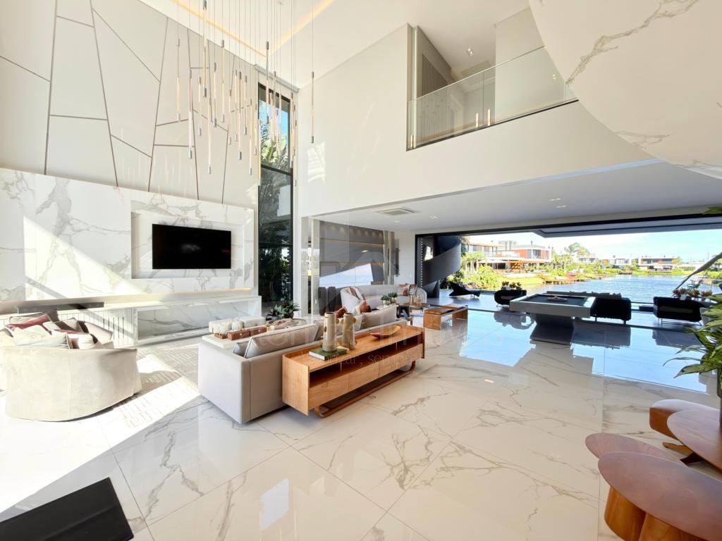 Casa em Condominio 5 dormitorios