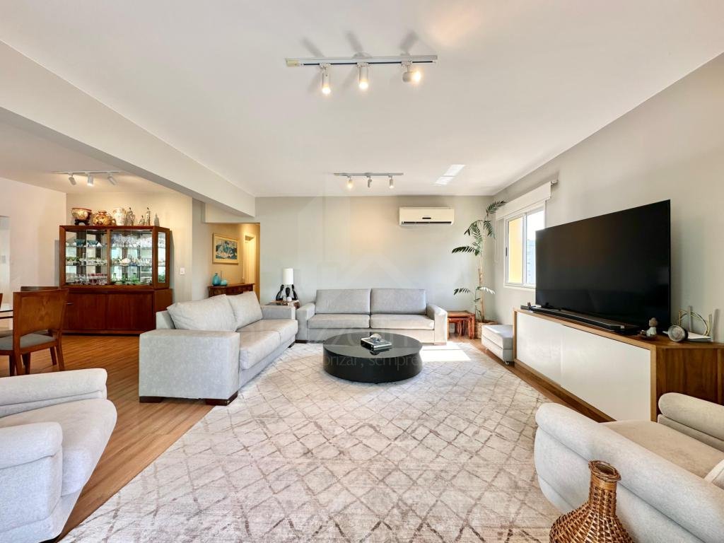 Apartamento 4 Dormitórios