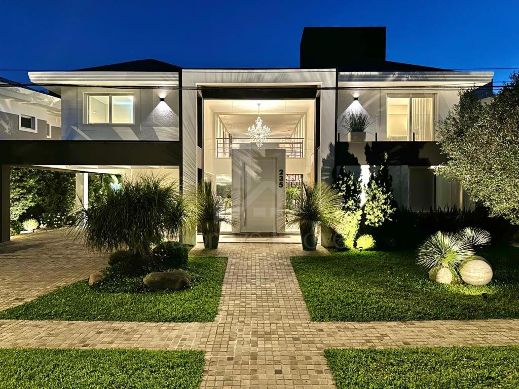 Casa em Condominio 6 dormitorios