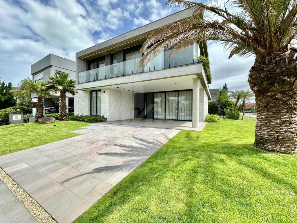 Casa em Condominio 5 dormitorios