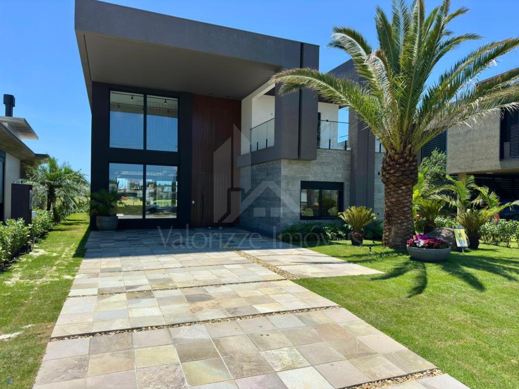 Casa em Condominio 4 dormitorios