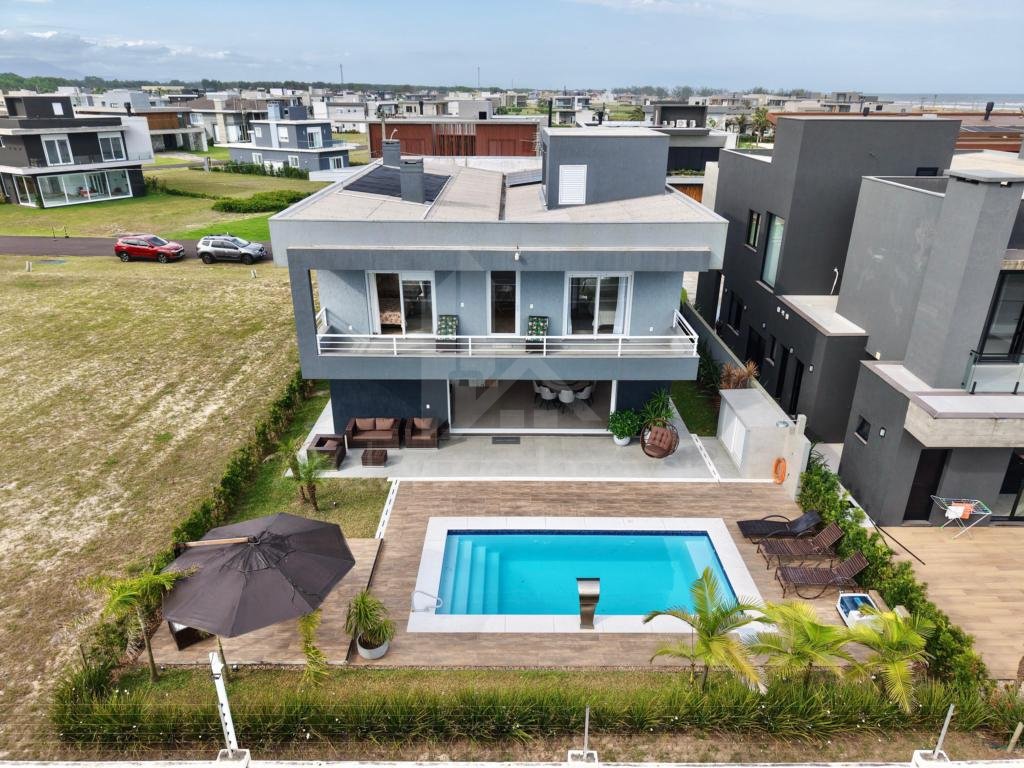 Casa em Condominio 5 dormitorios