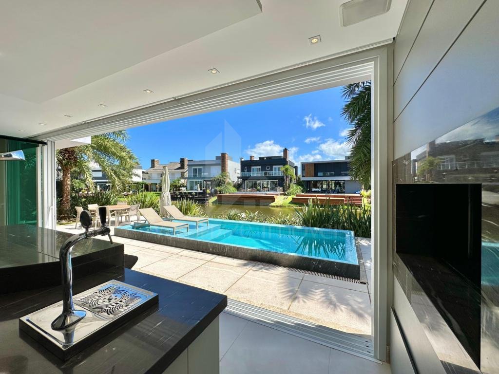 Casa em Condominio 5 dormitorios