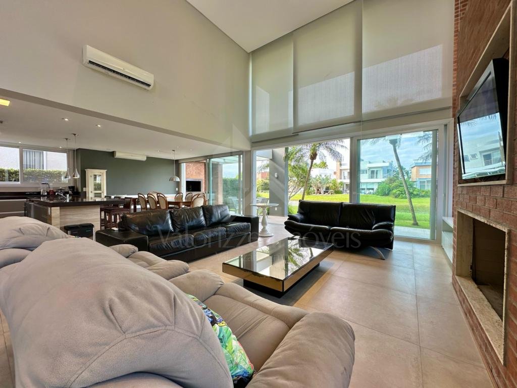 Casa em Condominio 4 dormitorios