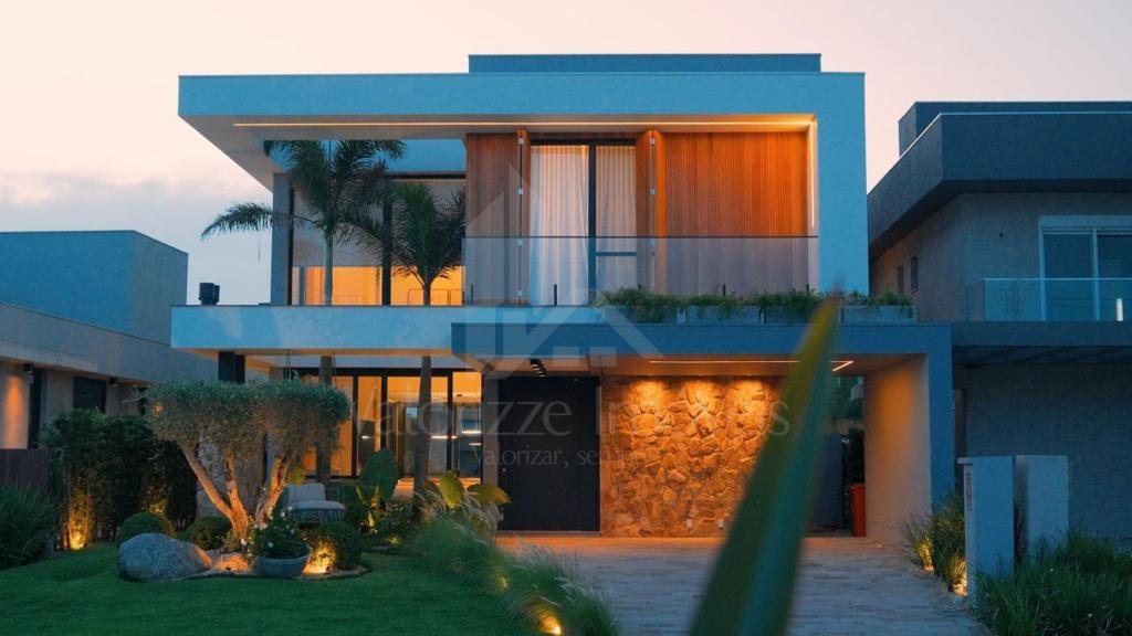 Casa em Condominio 5 dormitorios