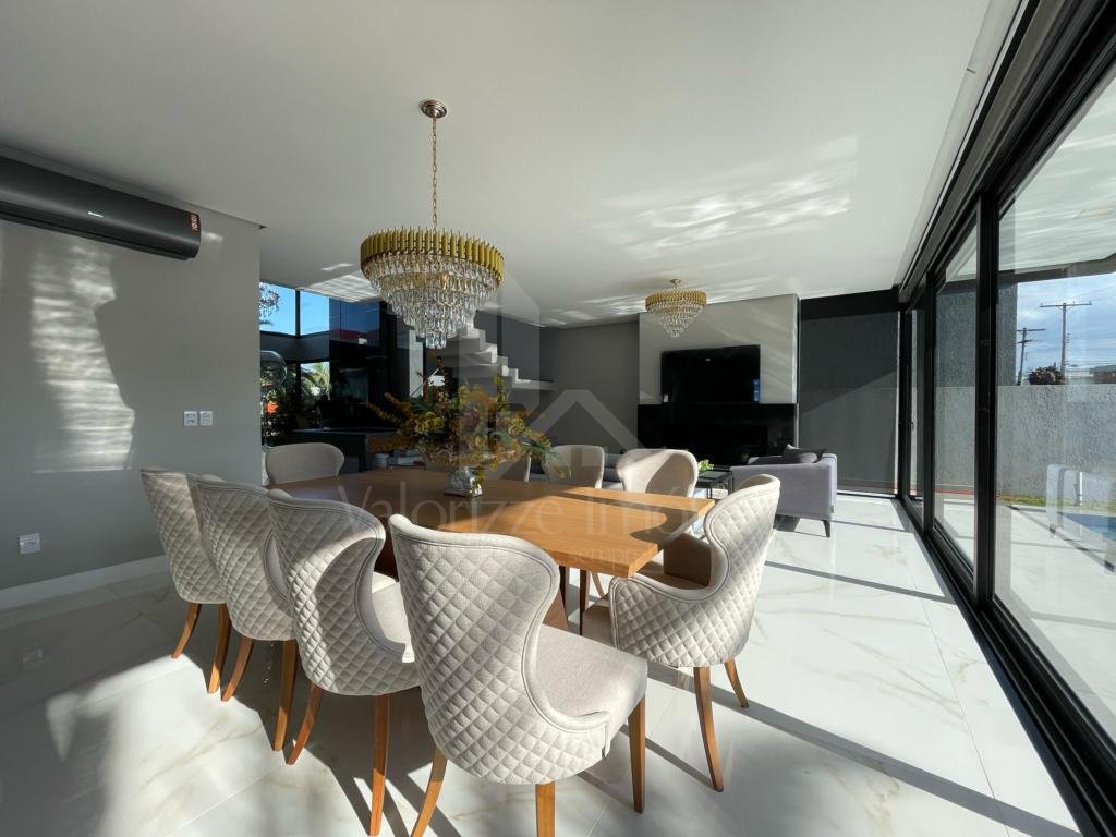 Casa em Condominio 5 dormitorios