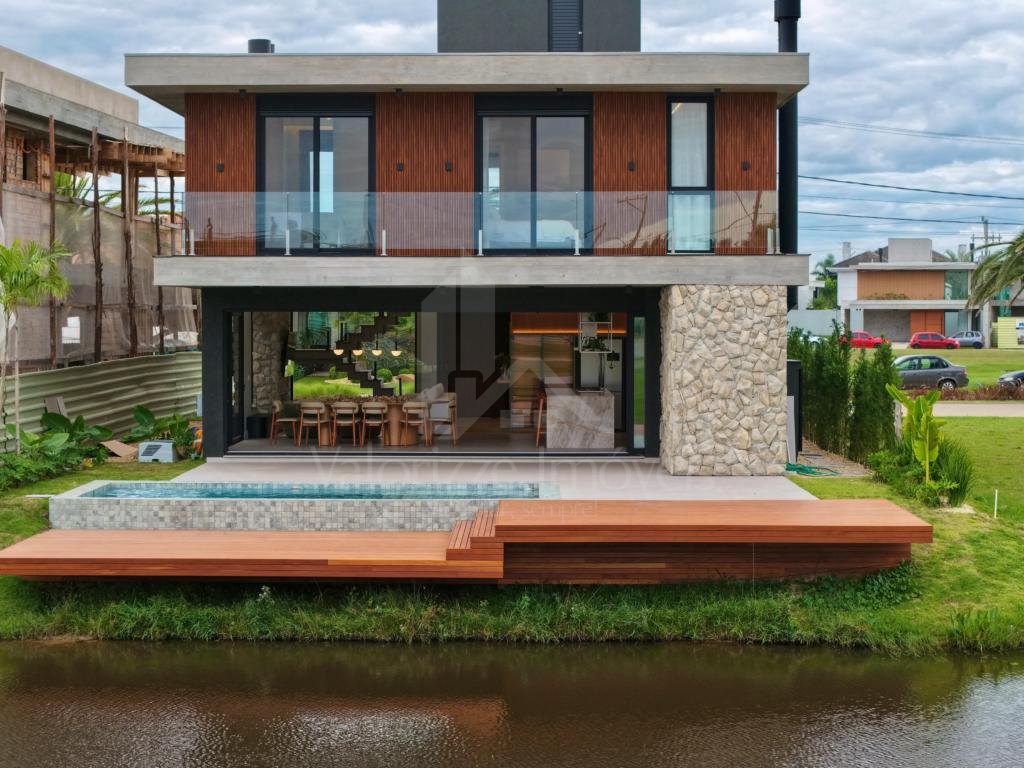 Casa em Condominio 5 dormitorios