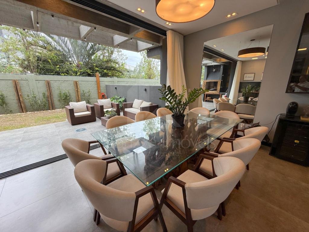 Casa em Condominio 5 dormitorios