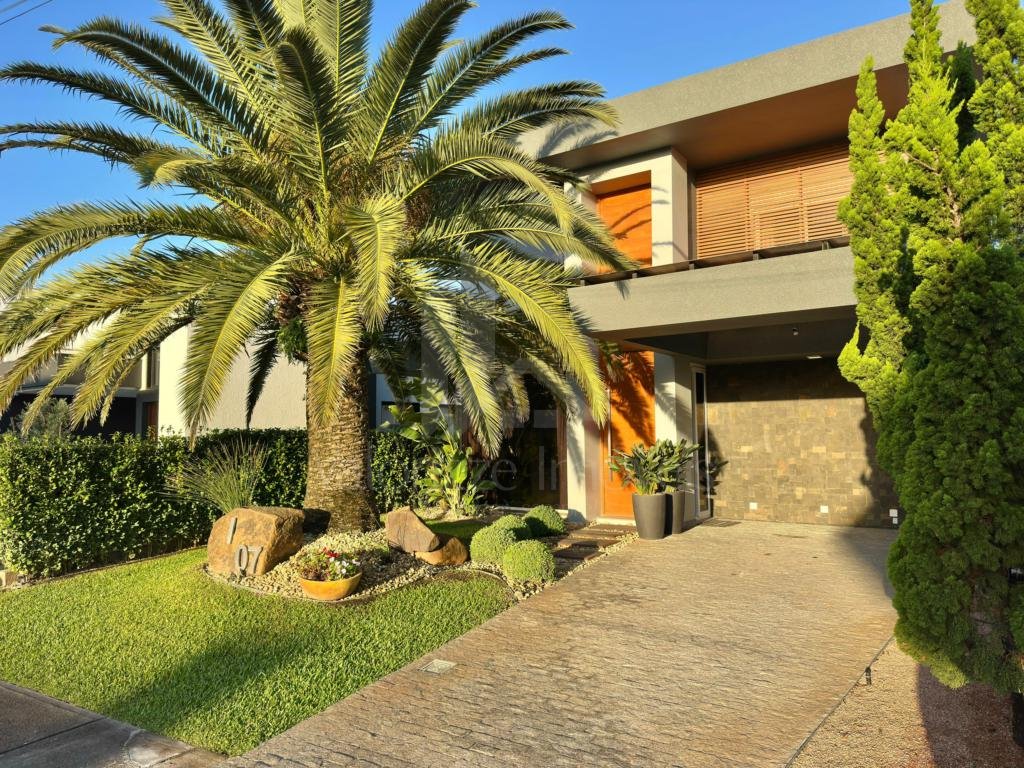 Casa em Condominio 4 dormitorios