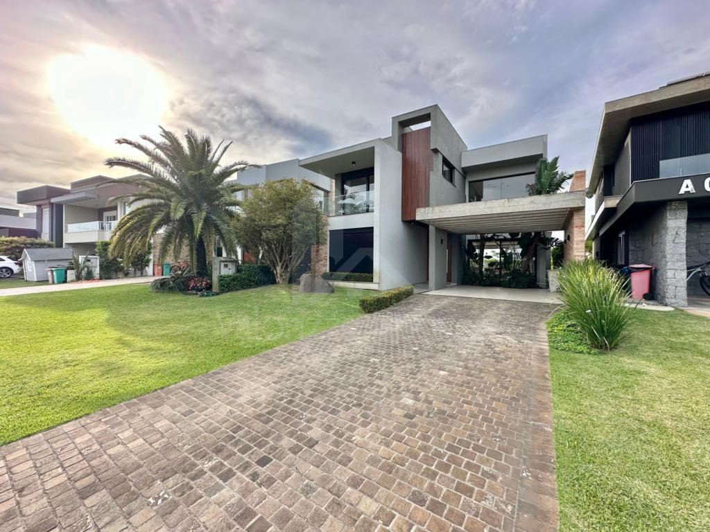 Casa em Condominio 4 dormitorios