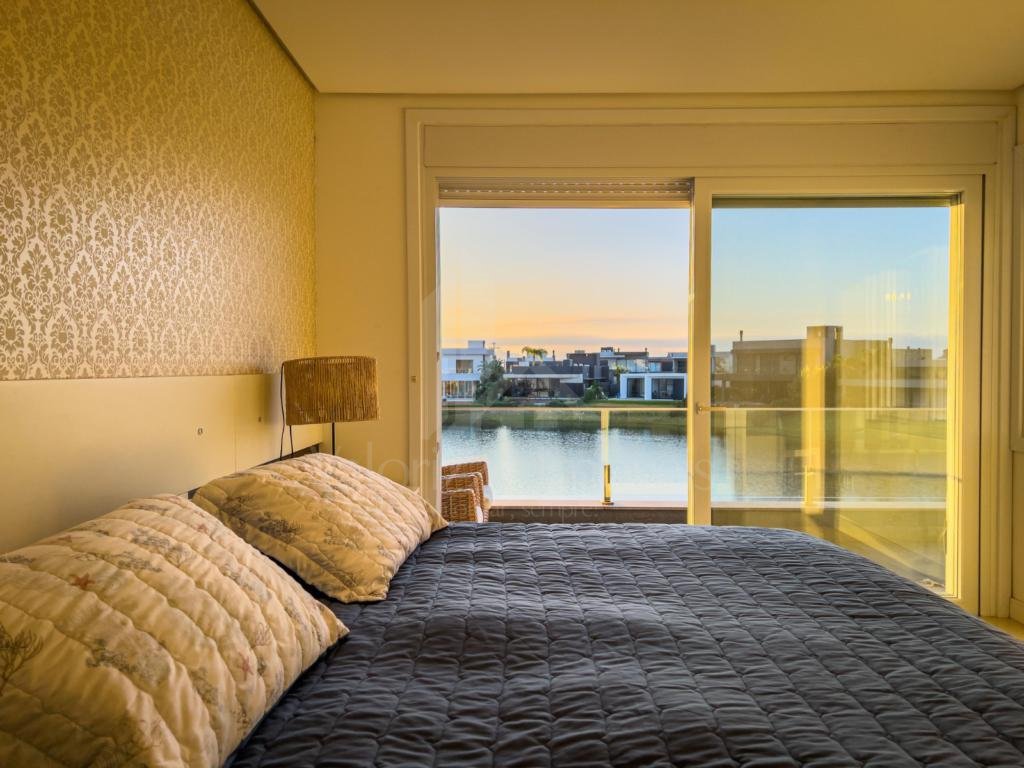 Casa em Condominio 4 dormitorios