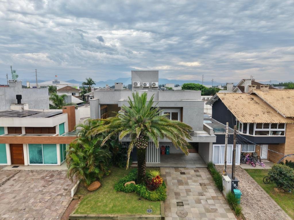 Casa em Condominio 4 dormitorios