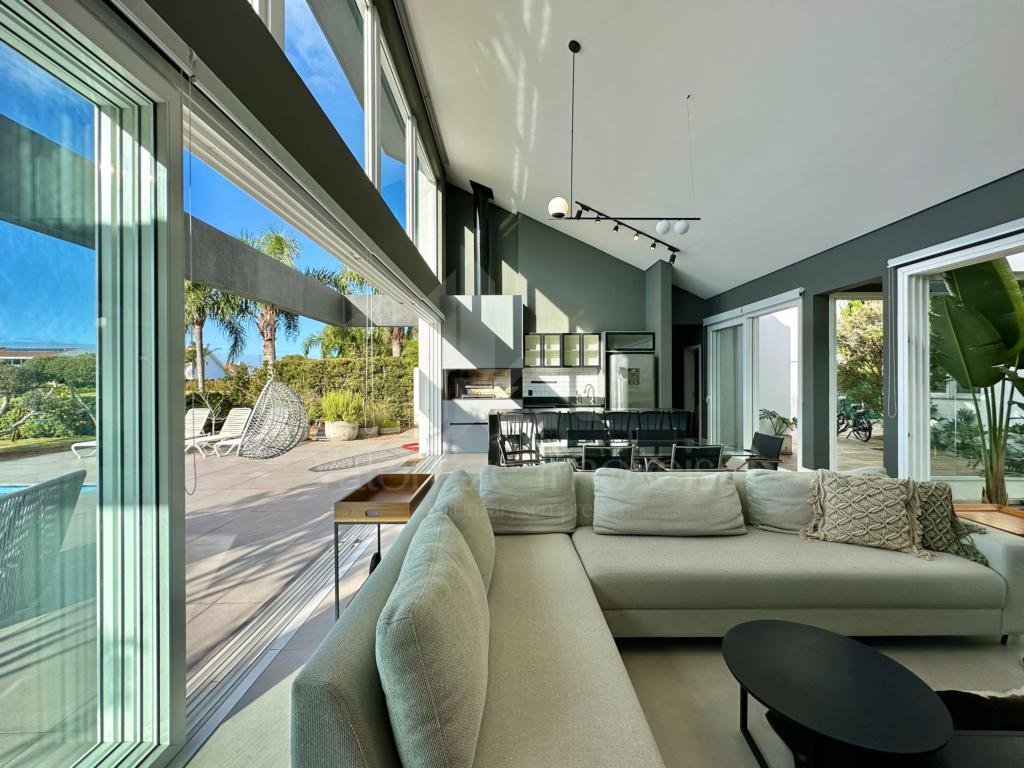 Casa em Condominio 4 dormitorios