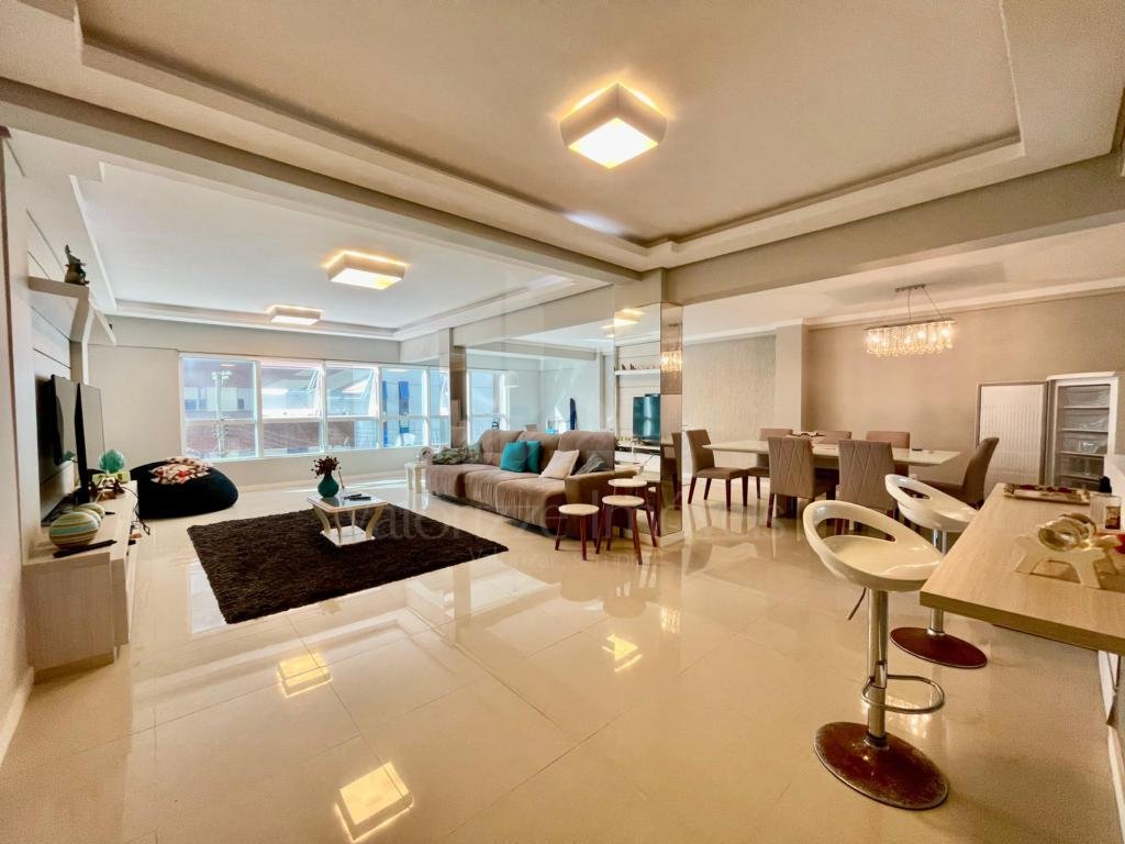 Apartamento 3 Dormitórios