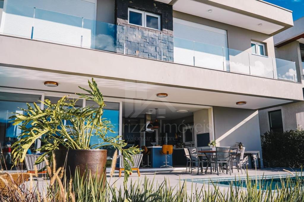 Casa em Condominio 5 dormitorios
