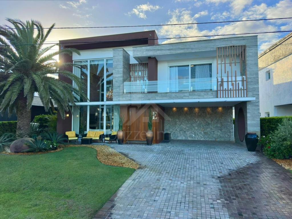 Casa em Condominio 4 dormitorios