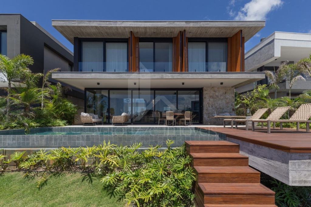 Casa em Condominio 6 dormitorios