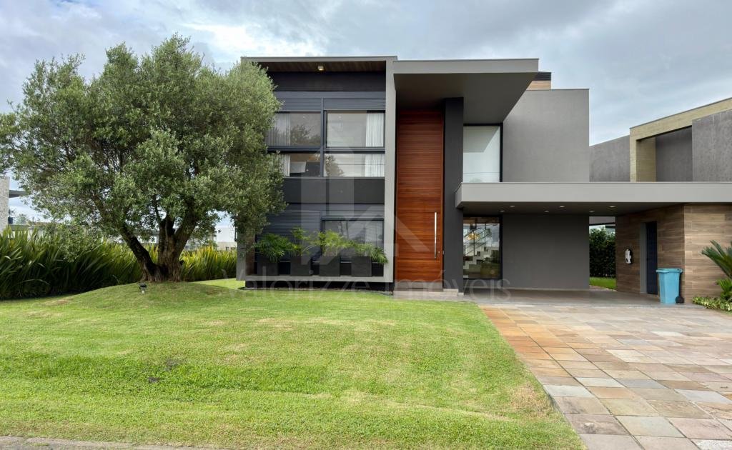 Casa em Condominio 5 dormitorios