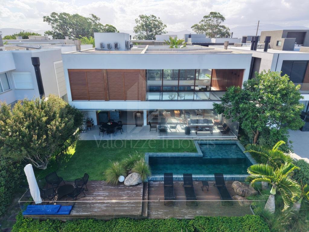 Casa em Condominio 5 dormitorios