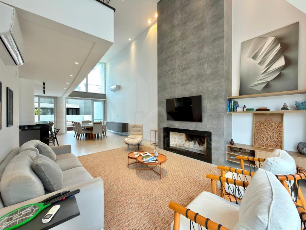 Casa em Condominio 4 dormitorios