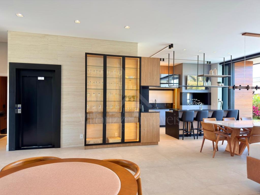 Casa em Condominio 5 dormitorios