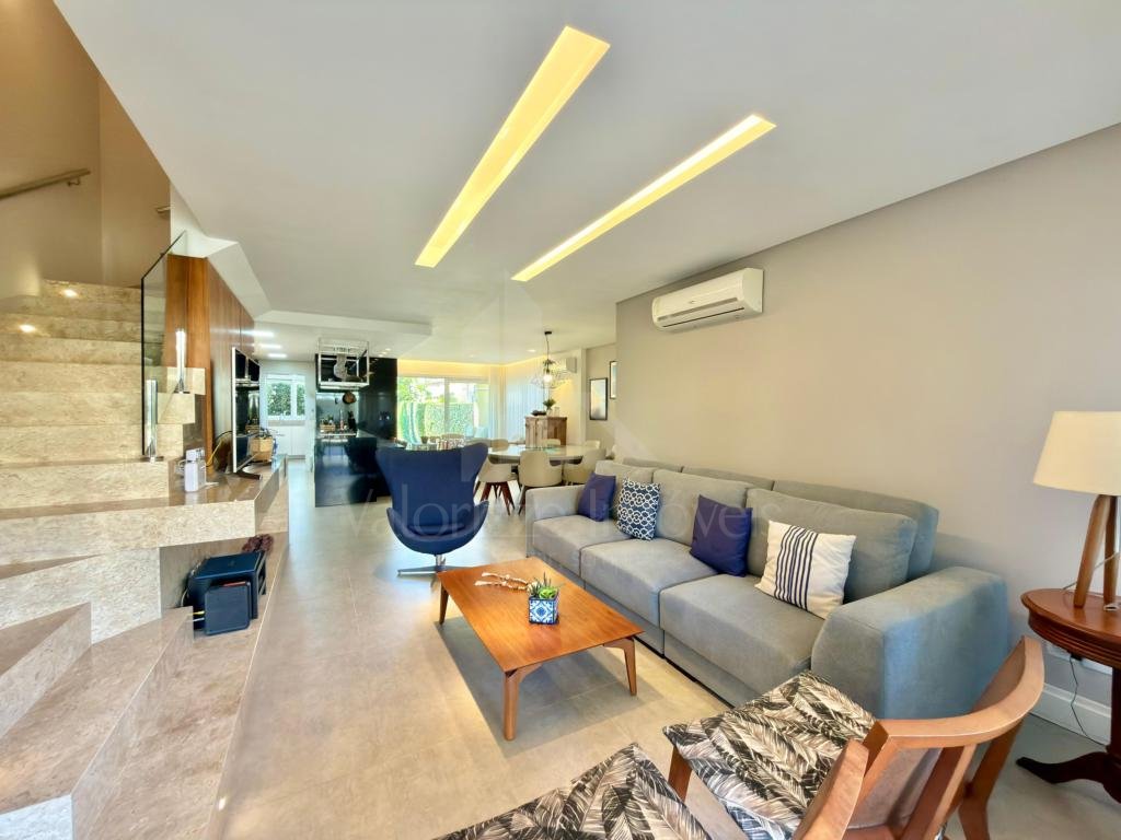 Casa em Condominio 4 dormitorios