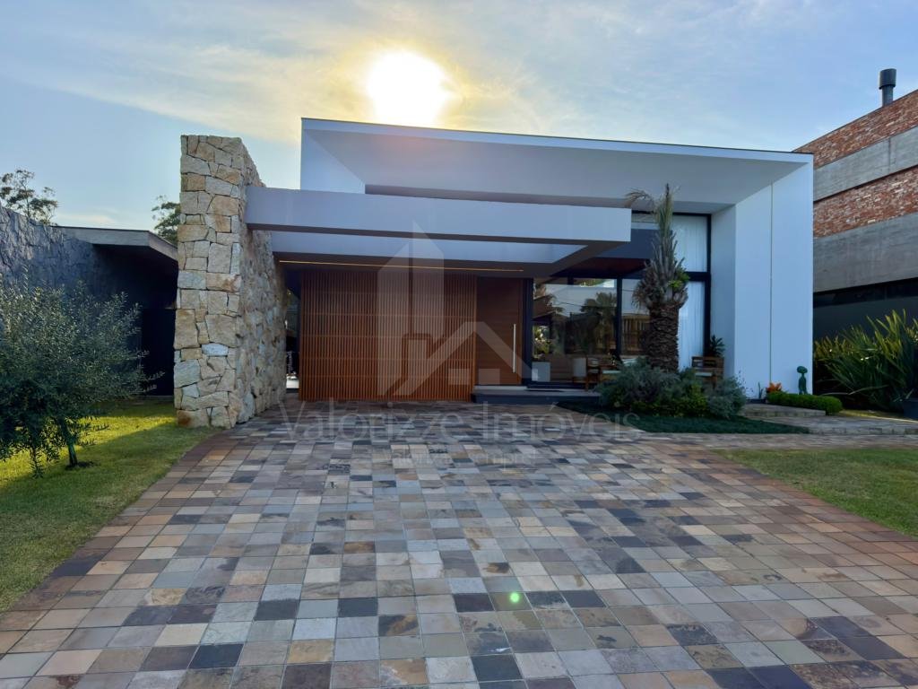 Casa em Condominio 6 dormitorios